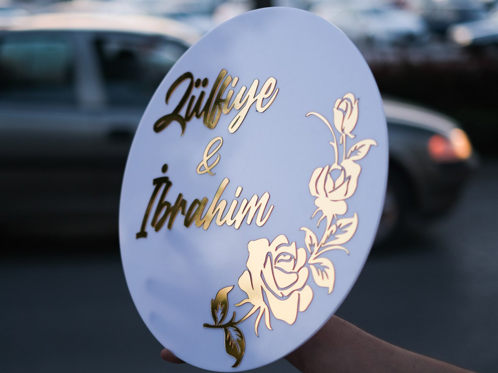 3D Gold&Beyaz Pleksi Gül Motifli Kapı Süsü 3D Gold&Beyaz Pleksi Gül Motifli Kapı Süsü