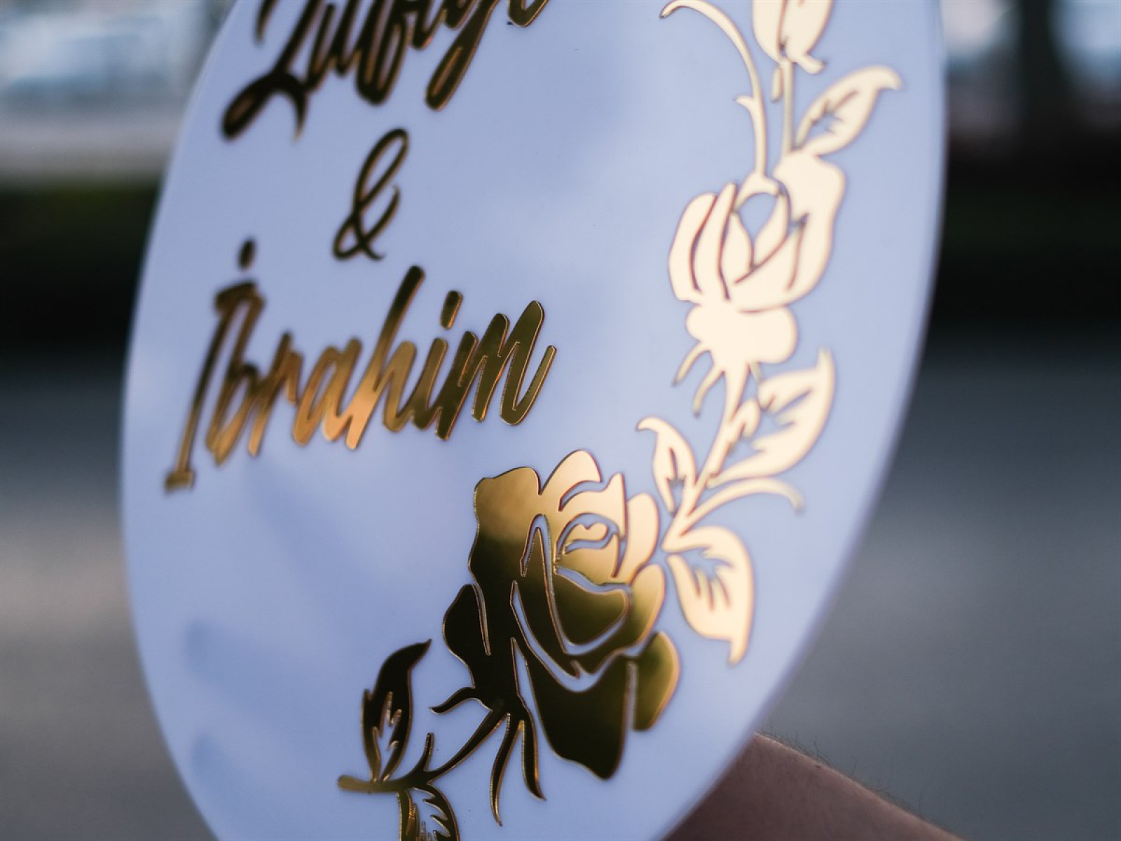 3D Gold&Beyaz Pleksi Gül Motifli Kapı Süsü 3D Gold&Beyaz Pleksi Gül Motifli Kapı Süsü