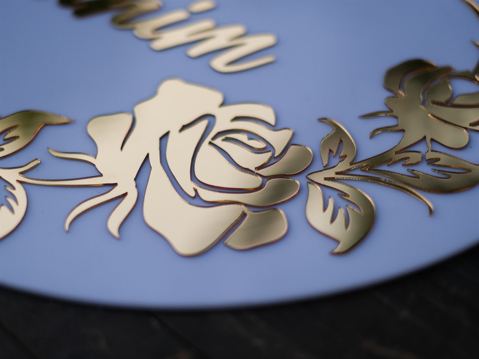 3D Gold&Beyaz Pleksi Gül Motifli Kapı Süsü 3D Gold&Beyaz Pleksi Gül Motifli Kapı Süsü