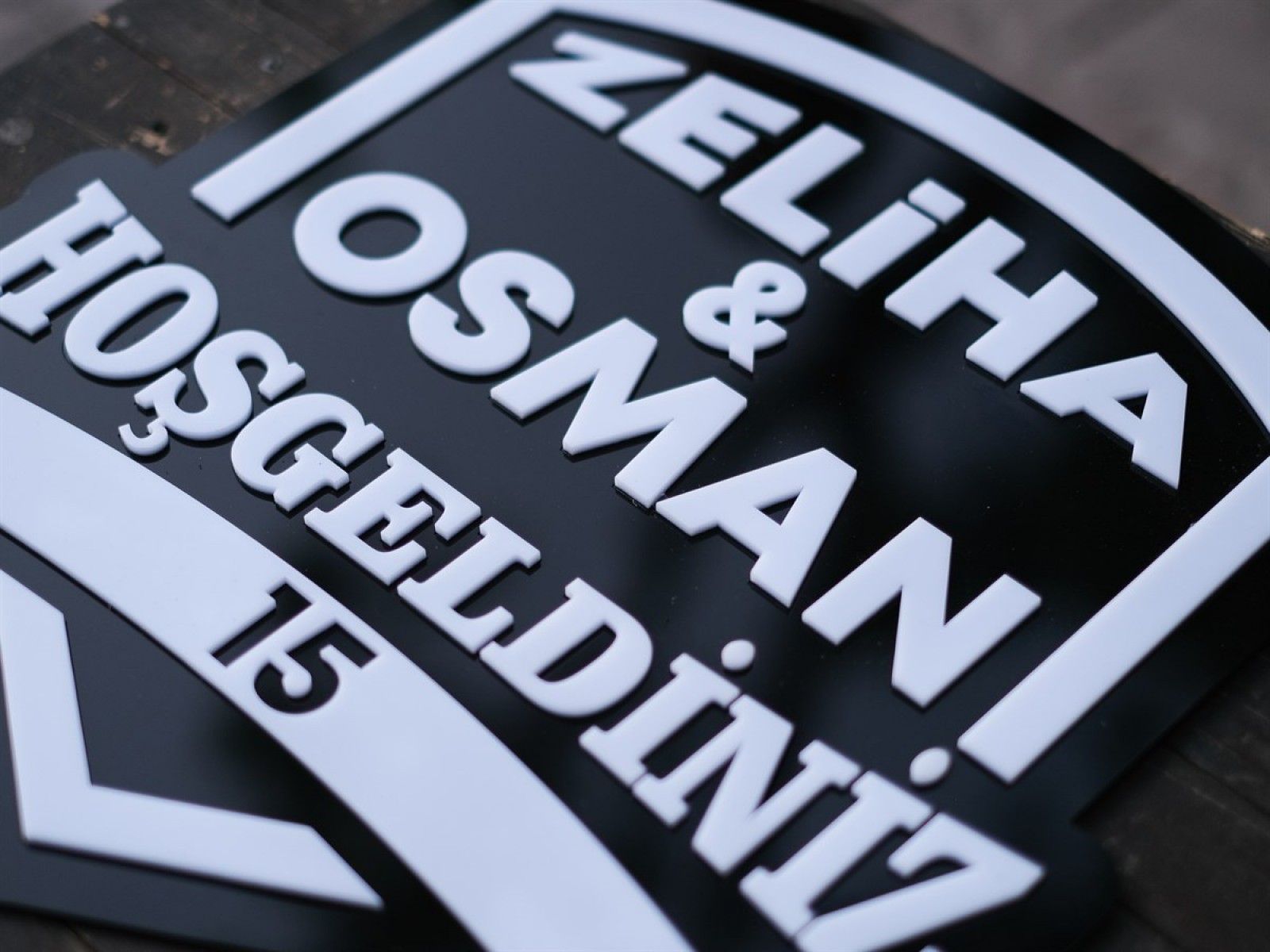 3D Siyah&Beyaz İsimli Pleksi Kapı Süsü 3D Siyah&Beyaz İsimli Pleksi Kapı Süsü