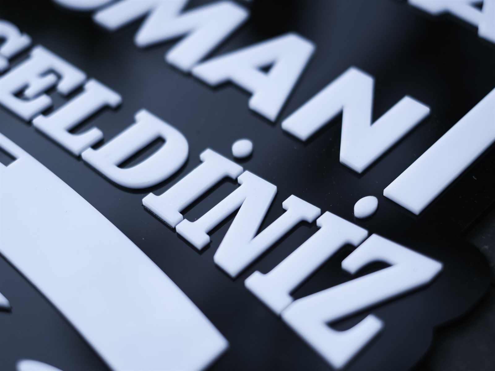 3D Siyah&Beyaz İsimli Pleksi Kapı Süsü 3D Siyah&Beyaz İsimli Pleksi Kapı Süsü