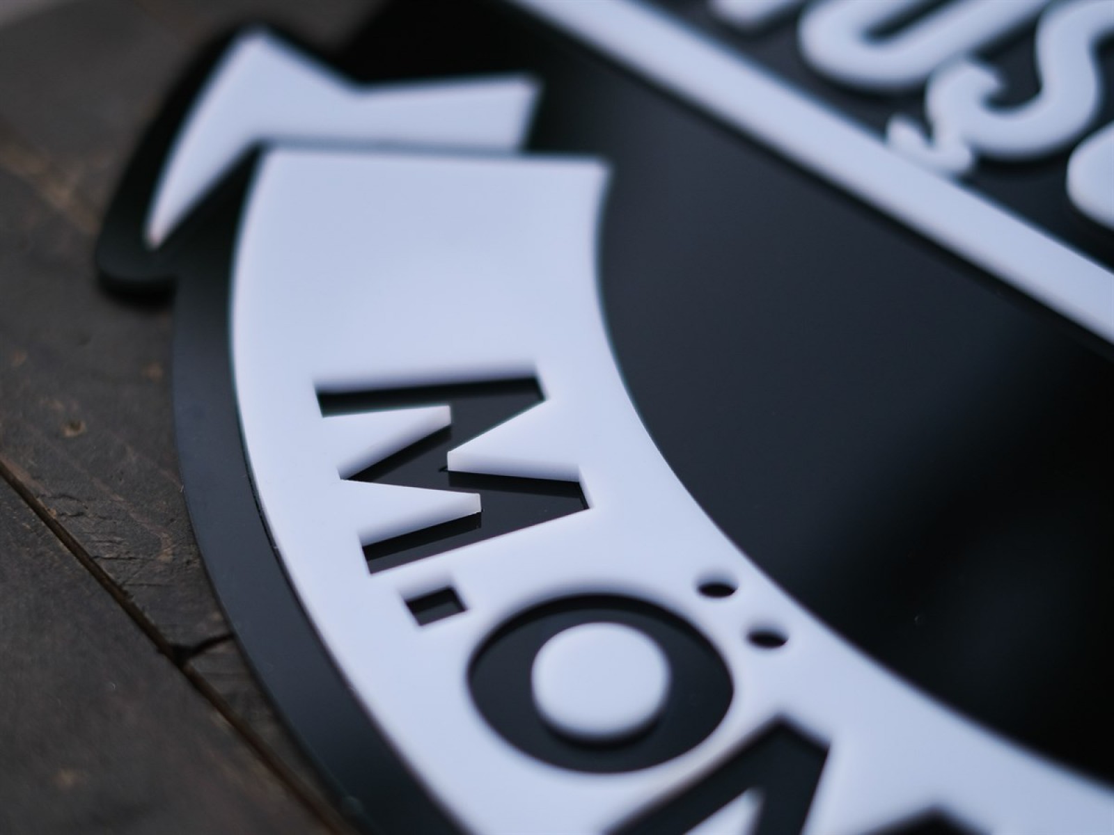 3D Siyah&Beyaz İsimli Pleksi Kapı Süsü 3D Siyah&Beyaz İsimli Pleksi Kapı Süsü