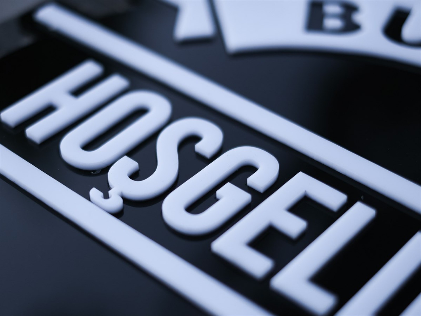 3D Siyah&Beyaz İsimli Pleksi Kapı Süsü 3D Siyah&Beyaz İsimli Pleksi Kapı Süsü