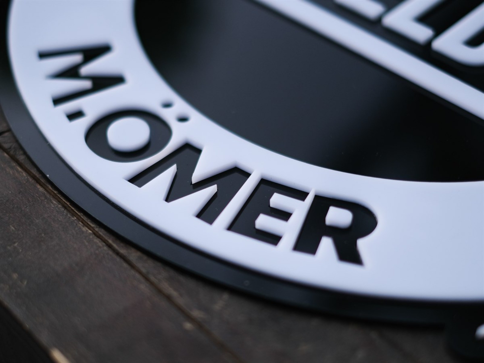 3D Siyah&Beyaz İsimli Pleksi Kapı Süsü 3D Siyah&Beyaz İsimli Pleksi Kapı Süsü