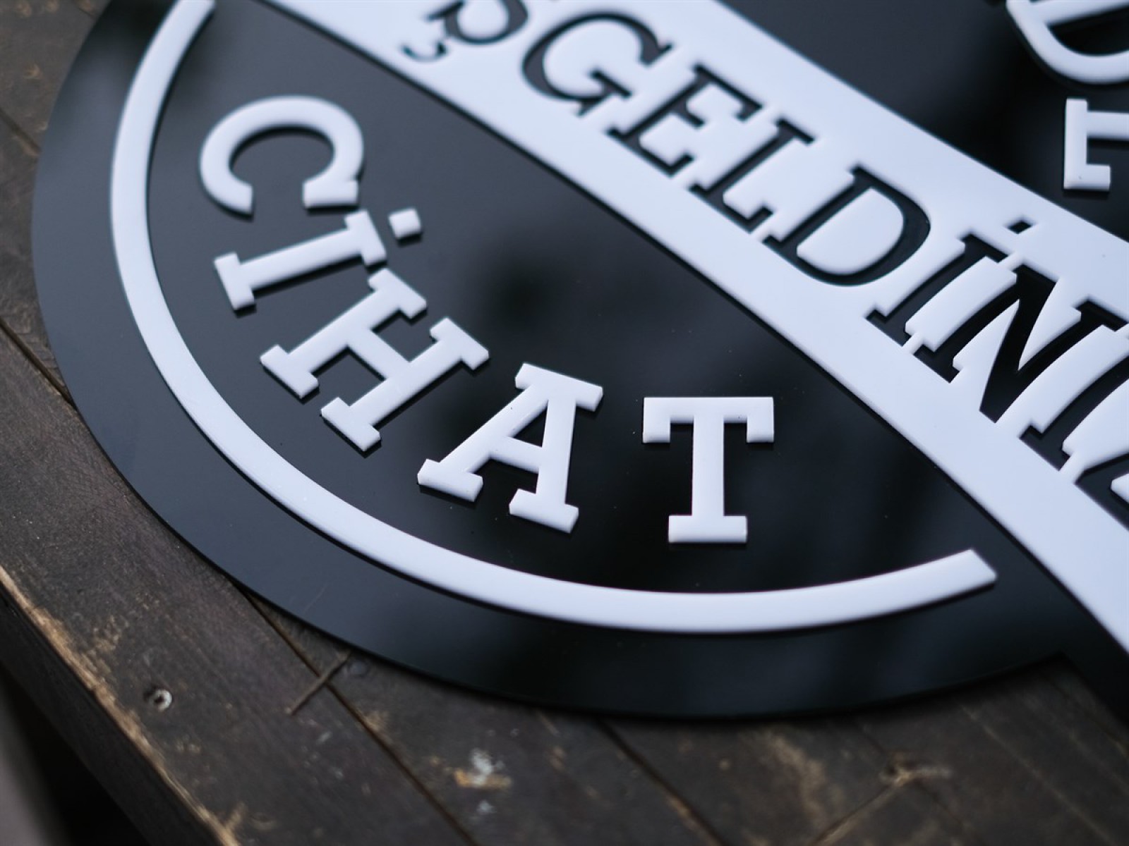 3D Siyah&Beyaz İsimli Pleksi Kapı Süsü 3D Siyah&Beyaz İsimli Pleksi Kapı Süsü