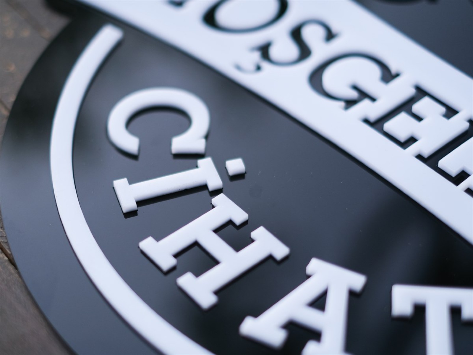 3D Siyah&Beyaz İsimli Pleksi Kapı Süsü 3D Siyah&Beyaz İsimli Pleksi Kapı Süsü