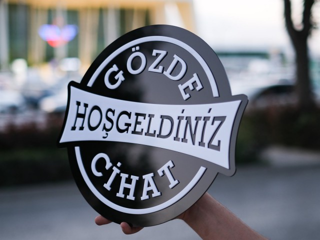 3D Siyah&Beyaz İsimli Pleksi Kapı Süsü