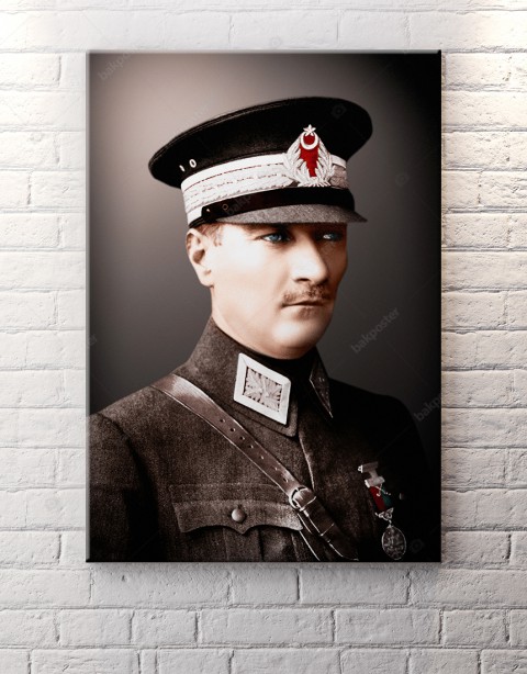 Atatürk Üniformalı Renkli Kanvas Tablo