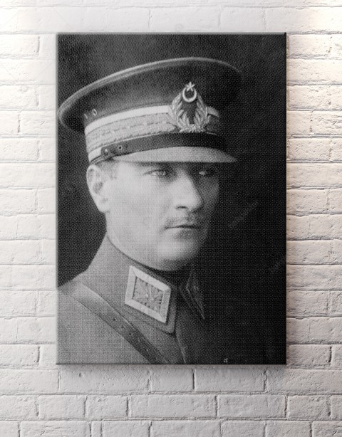 Mustafa Kemal Atatürk Üniformalı Kanvas Tablo